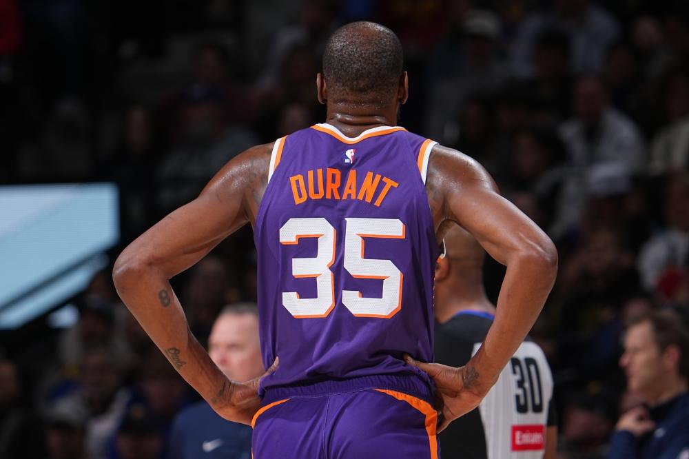 [图]NBA：勇士104-93雄鹿 巴特勒24分8板10助攻.